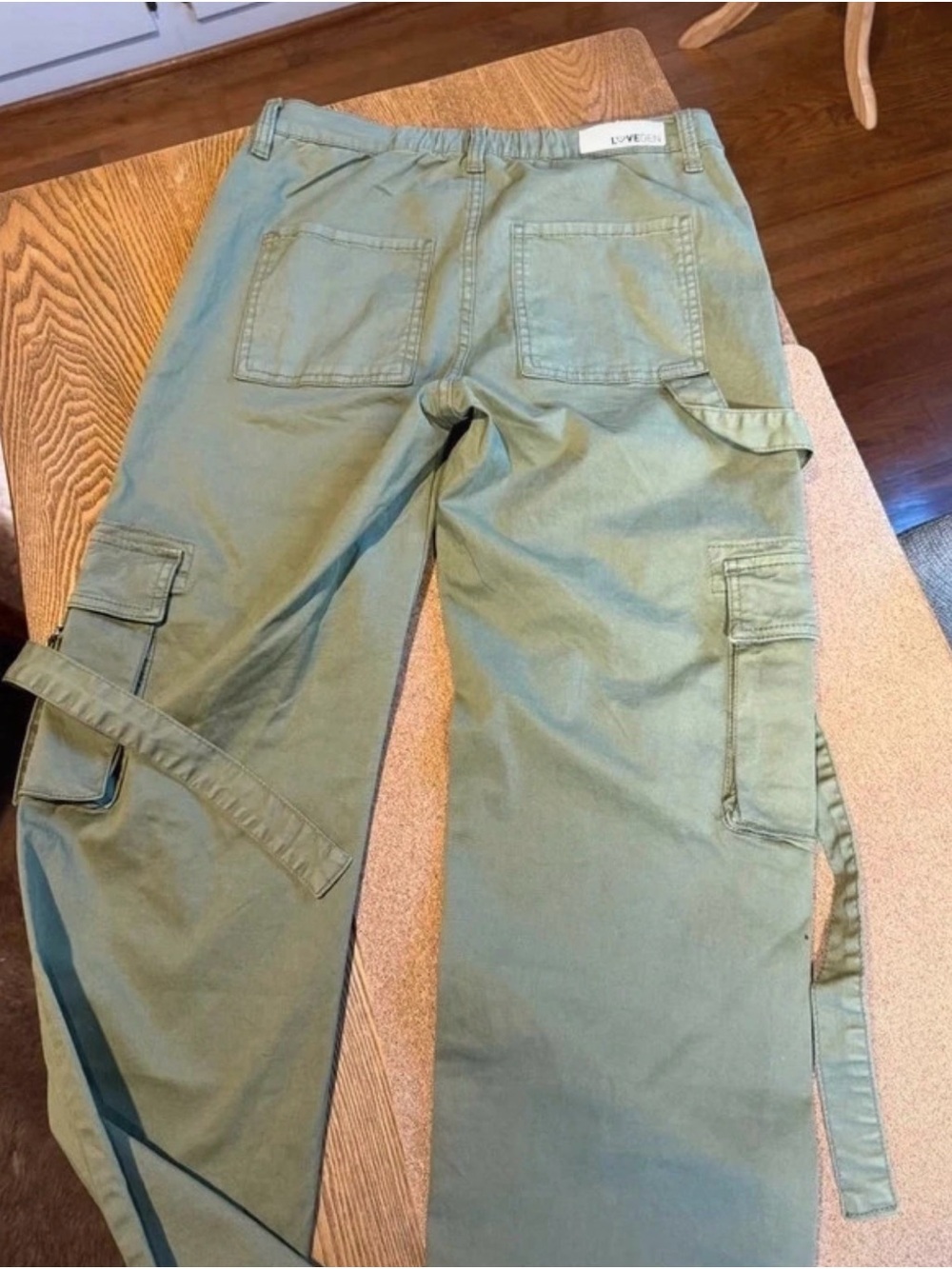 Women’s Straight-Leg Cargo Jeans in Sage Green - Picture 4 of 7
